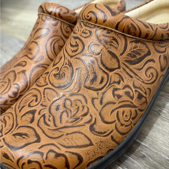 Alegria Kayla Professional Clogs - Picture 11 of 13